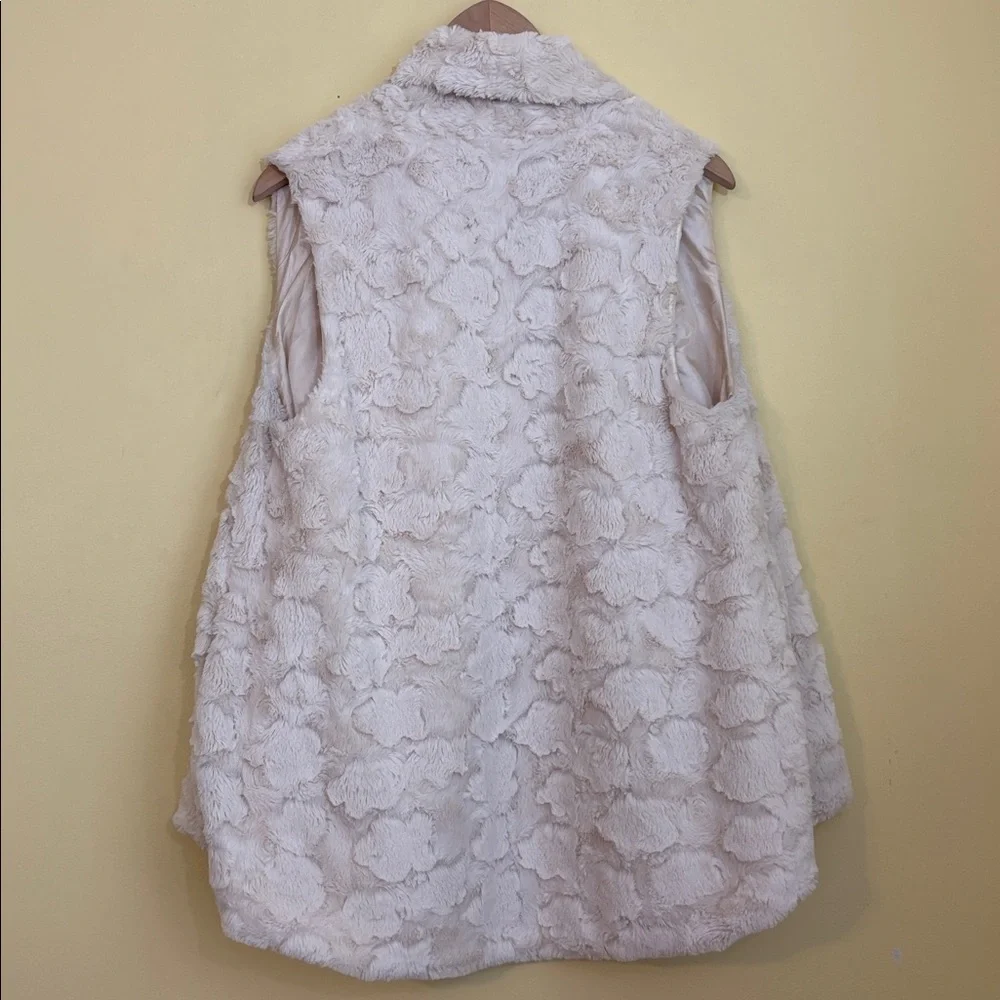 Entro | Cream Faux Teddy Textured Fur Open Front Pocket Rounded Hem Lined Vest M